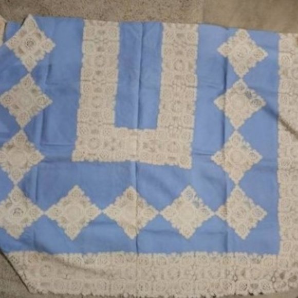 Vintage Blue Ecru Lace Tablecloth*Oversized Tablecloth - Picture 1 of 10